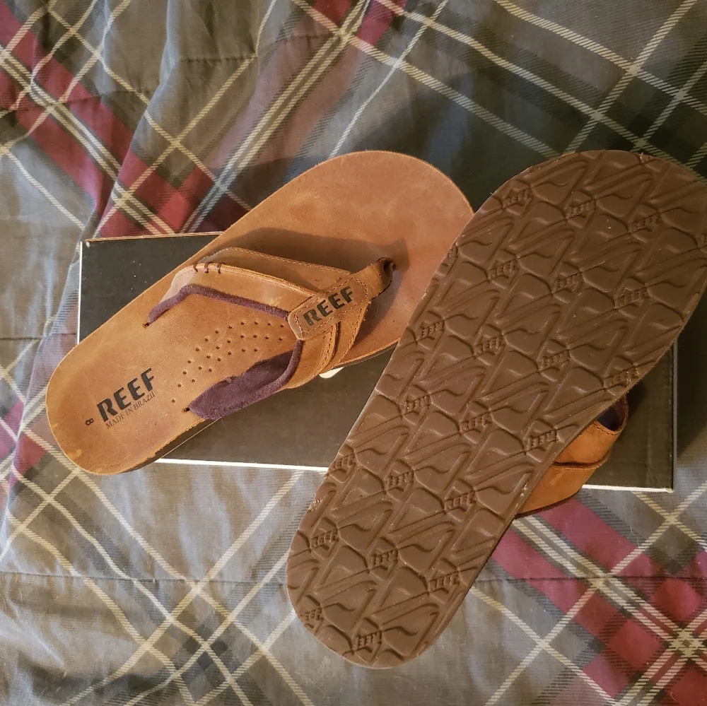 Reef Men's Brown Leather Flip-Flops with Purple Lining